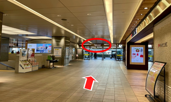 静岡駅改札を出て右側、静岡駅北口を出ます