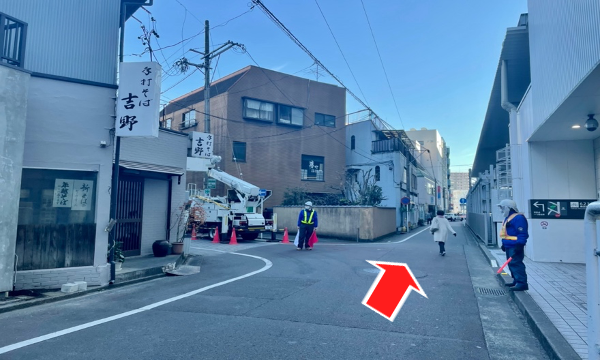 そのまままっすぐ進みます