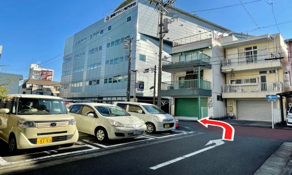 直進し突き当たりを左折します